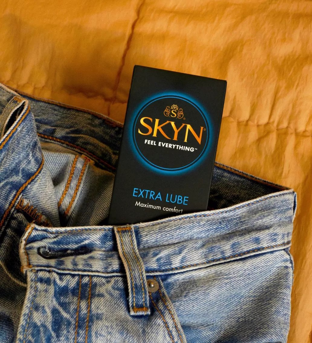 SKYN Vibes sex toy close to a swimming pool