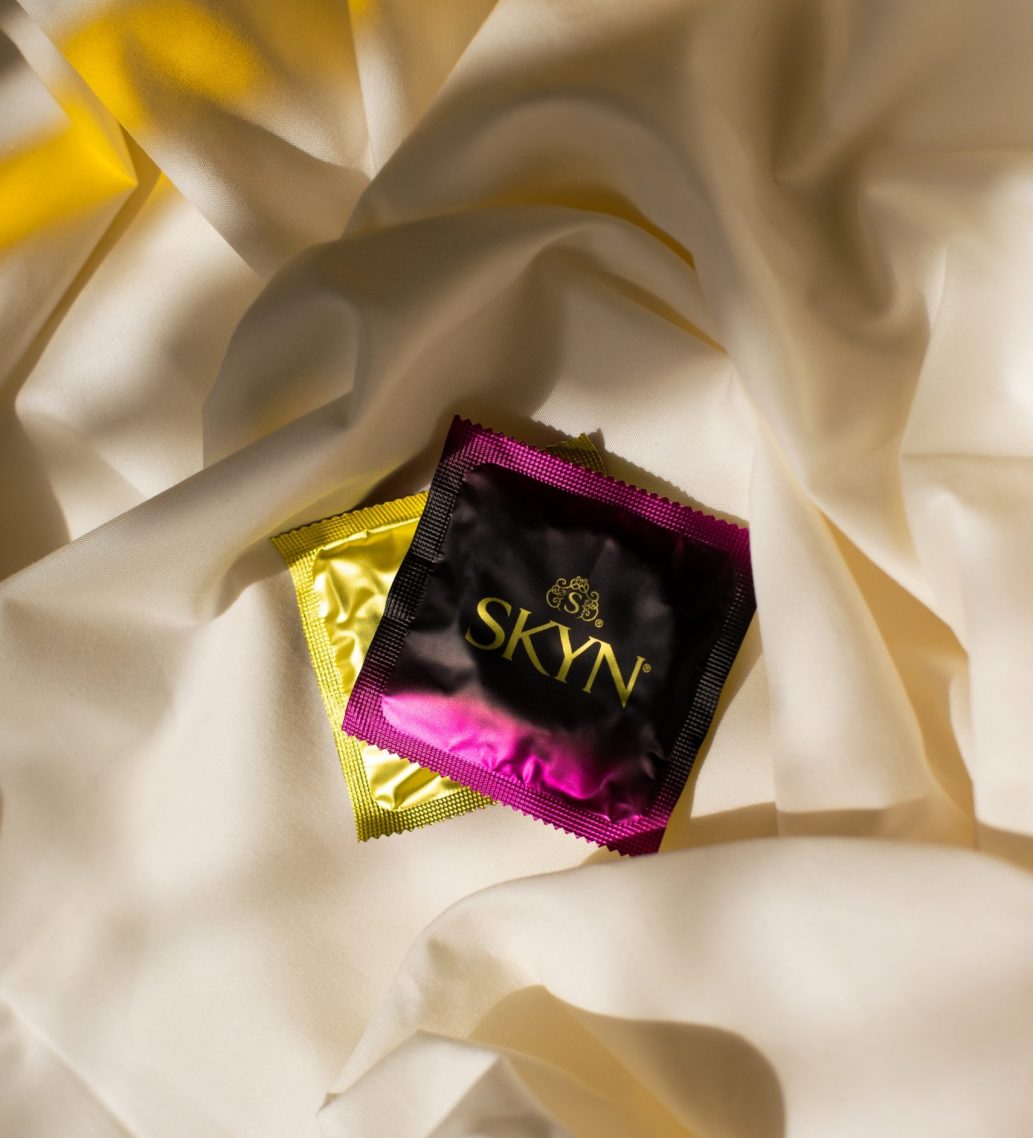 SKYN Vibes sex toy close to a swimming pool SKYN Vibes sex toy close to a swimming pool